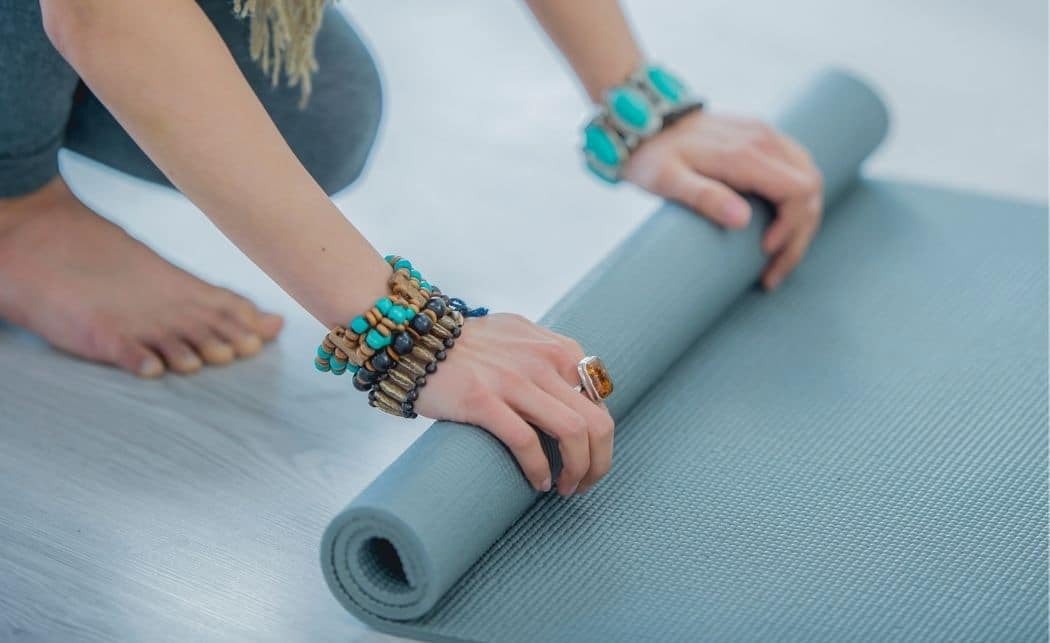 How To Choose The Right Yoga Mat Type Thickness Style Am Yoga Space